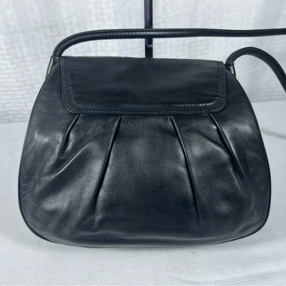 Vintage Loewe Black Leather Shoulder Bag with Embossed Anagram & Gold Ring - Picture 3 of 14